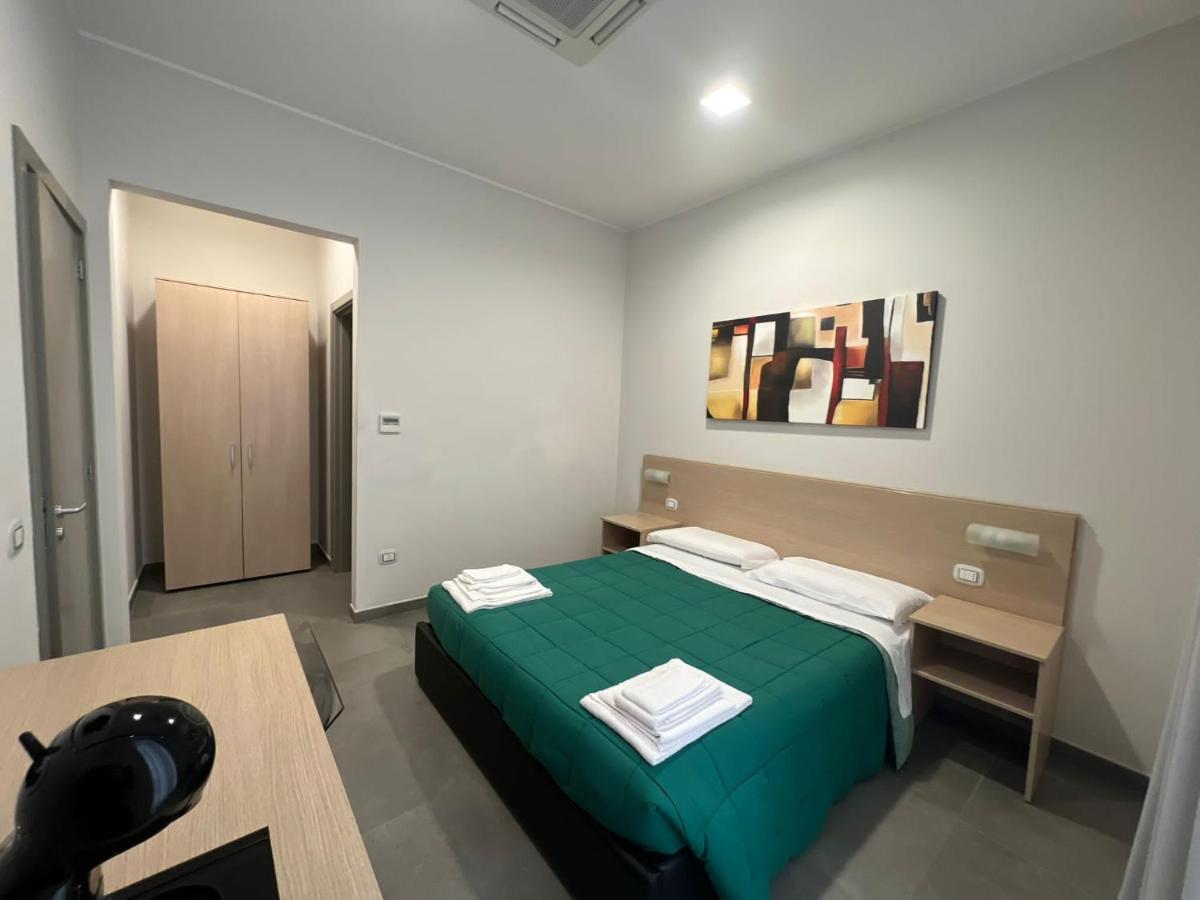 Palazzo 41 Rental Rooms San Pietro Vernotico Exterior photo