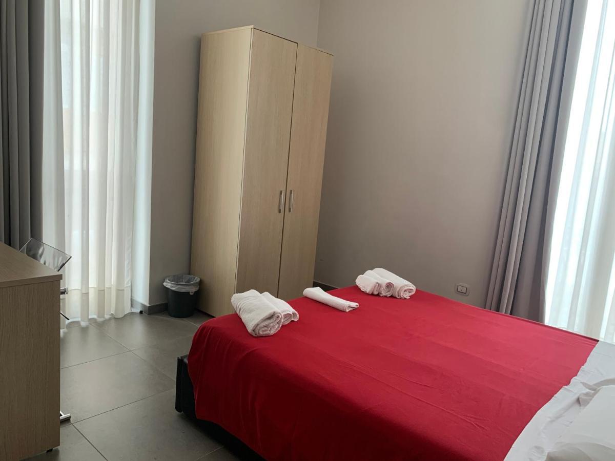 Palazzo 41 Rental Rooms San Pietro Vernotico Exterior photo